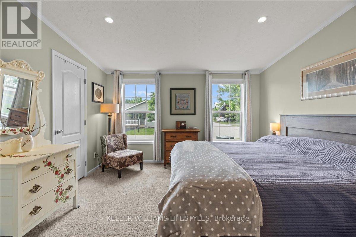 13 Kellestine Drive, Strathroy-Caradoc (Se), ON - Indoor Photo Showing Bedroom