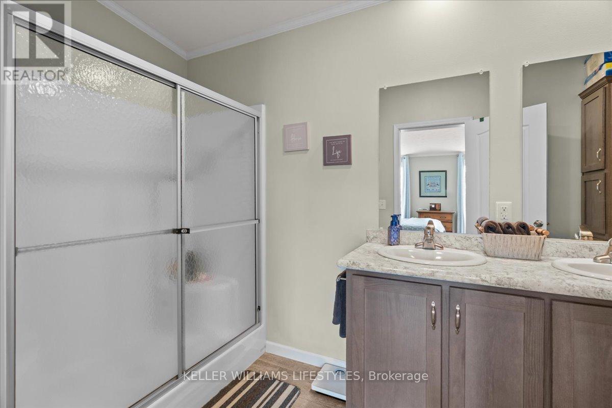 13 Kellestine Drive, Strathroy-Caradoc (Se), ON - Indoor Photo Showing Bathroom