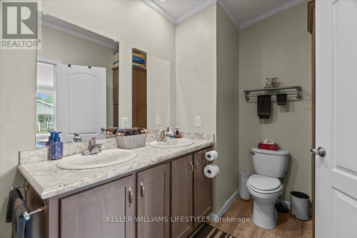 13 Kellestine Drive, Strathroy-Caradoc (Se), ON - Indoor Photo Showing Bathroom
