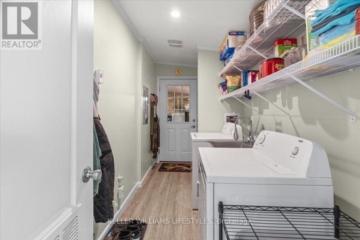 13 Kellestine Drive, Strathroy-Caradoc (Se), ON - Indoor Photo Showing Laundry Room