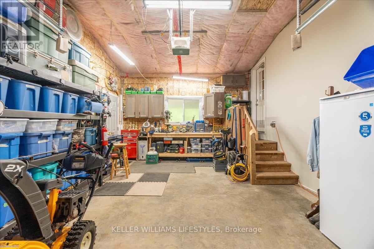 13 Kellestine Drive, Strathroy-Caradoc (Se), ON - Indoor Photo Showing Garage