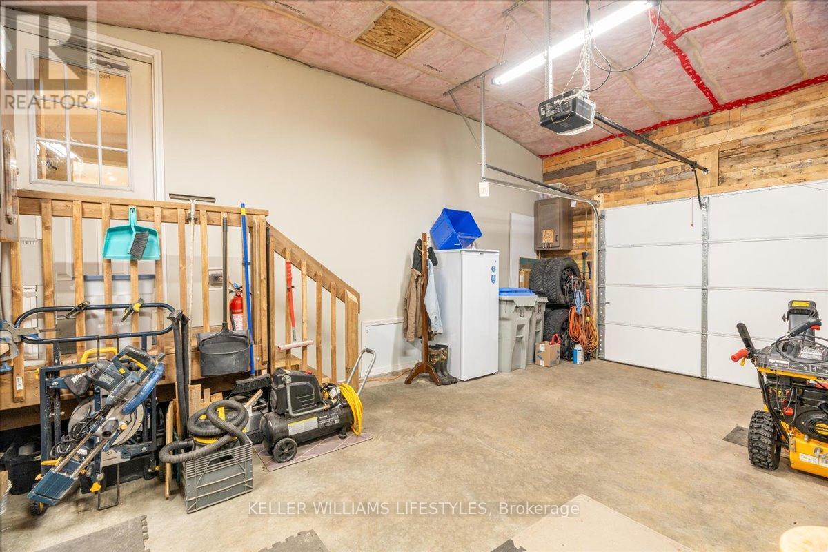 13 Kellestine Drive, Strathroy-Caradoc (Se), ON - Indoor Photo Showing Garage