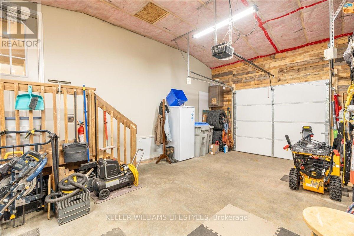 13 Kellestine Drive, Strathroy-Caradoc (Se), ON - Indoor Photo Showing Garage