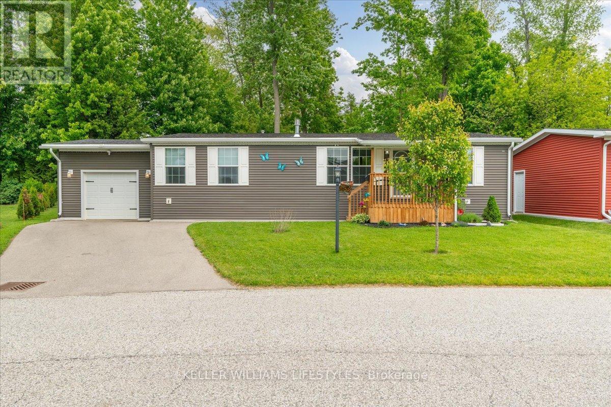 13 Kellestine Drive, Strathroy-Caradoc (Se), ON - Outdoor