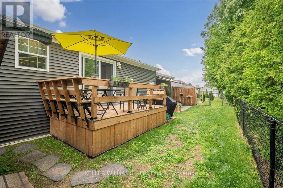 13 Kellestine Drive, Strathroy-Caradoc (Se), ON - Outdoor With Deck Patio Veranda