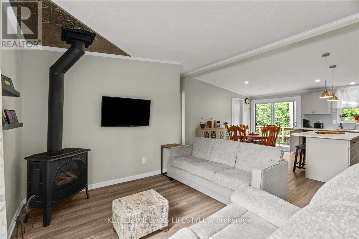 13 Kellestine Drive, Strathroy-Caradoc (Se), ON - Indoor Photo Showing Living Room With Fireplace