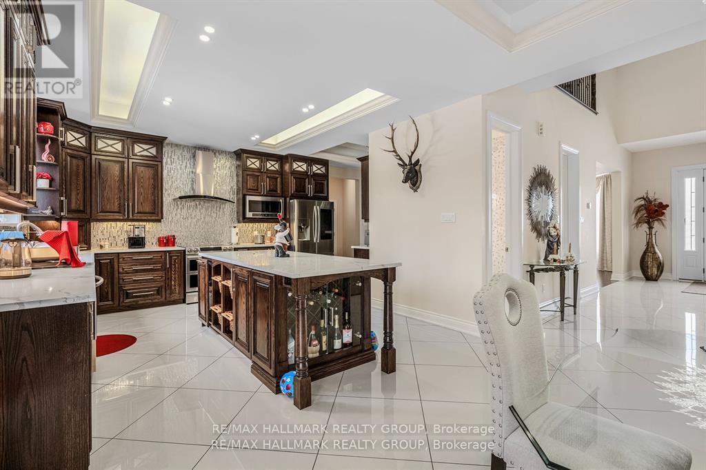 699 Ballycastle Crescent, Ottawa, ON - Indoor Photo Showing Kitchen