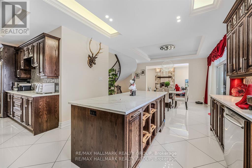 699 Ballycastle Crescent, Ottawa, ON - Indoor Photo Showing Kitchen
