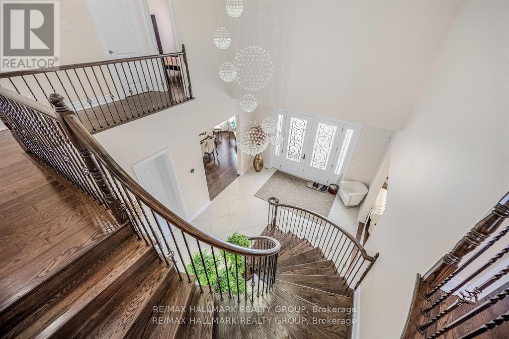 699 Ballycastle Crescent, Ottawa, ON - Indoor Photo Showing Other Room