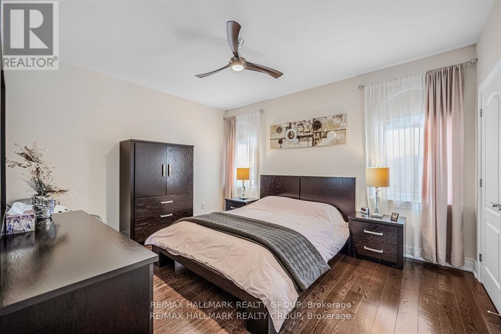 699 Ballycastle Crescent, Ottawa, ON - Indoor Photo Showing Bedroom
