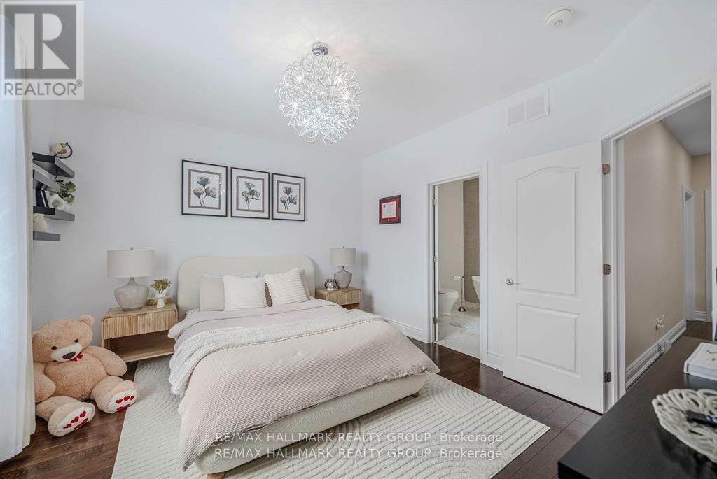 699 Ballycastle Crescent, Ottawa, ON - Indoor Photo Showing Bedroom