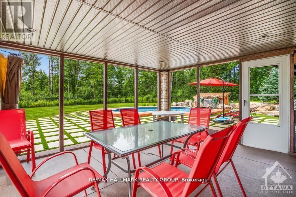 699 Ballycastle Crescent, Ottawa, ON - Outdoor With Deck Patio Veranda