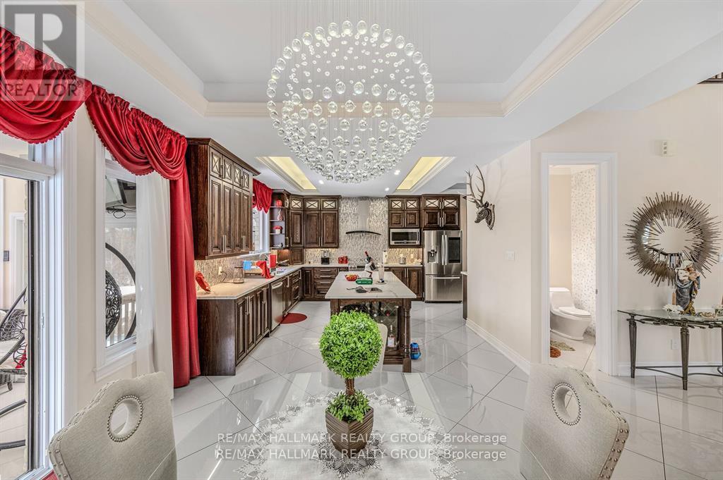 699 Ballycastle Crescent, Ottawa, ON - Indoor Photo Showing Dining Room