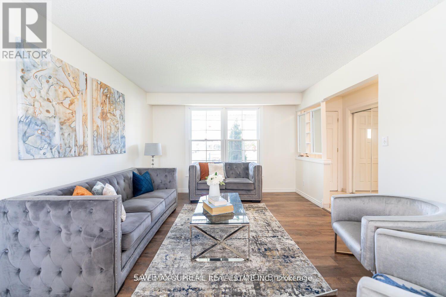 8 Altmar Court, St. Catharines, ON - Indoor Photo Showing Living Room