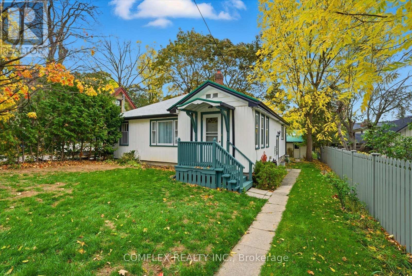 68 Cambridge Street N, Kawartha Lakes, ON - Outdoor