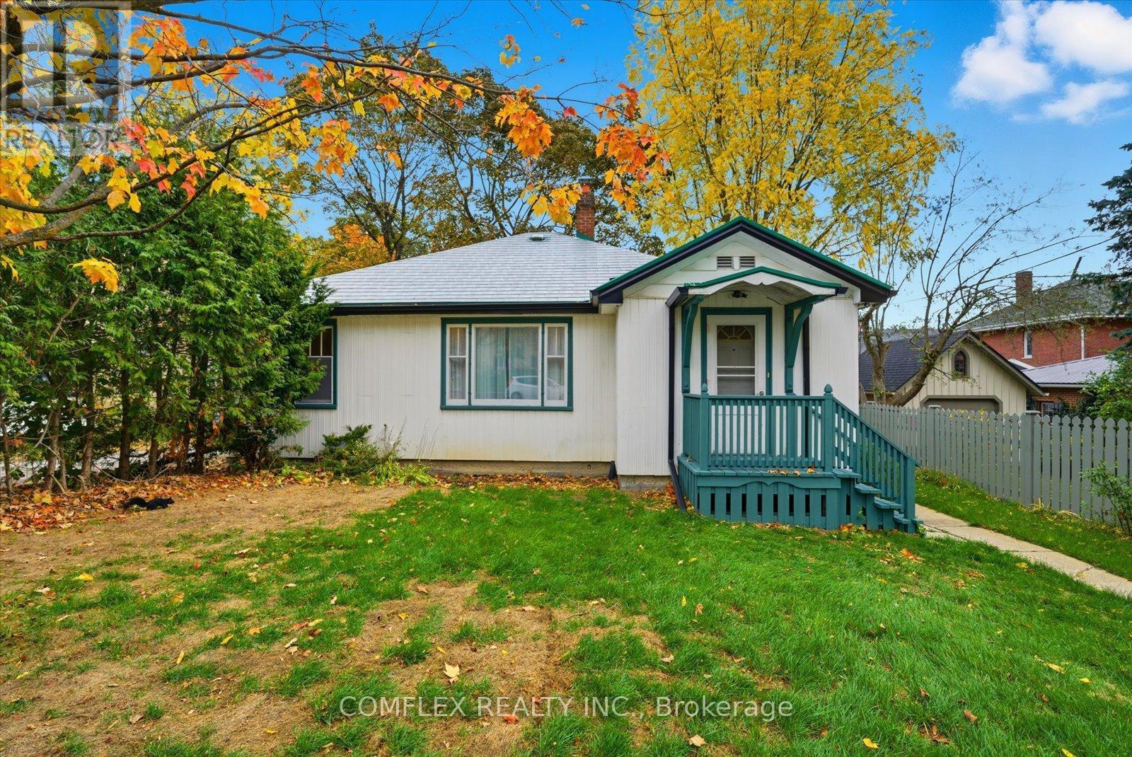 68 Cambridge Street N, Kawartha Lakes, ON - Outdoor