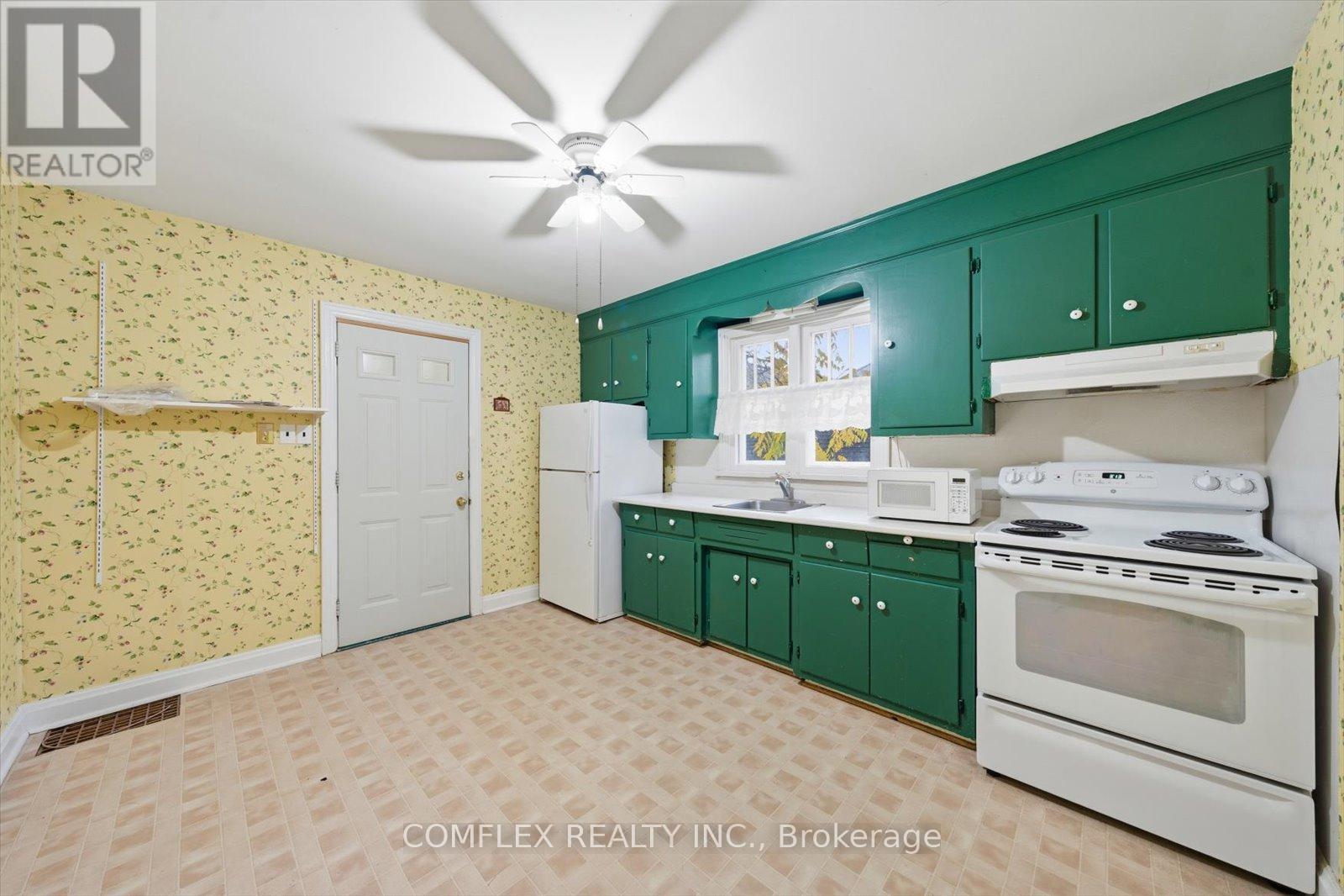 68 Cambridge Street N, Kawartha Lakes, ON - Indoor Photo Showing Kitchen