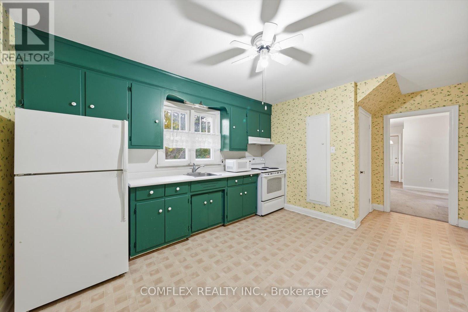 68 Cambridge Street N, Kawartha Lakes, ON - Indoor Photo Showing Kitchen