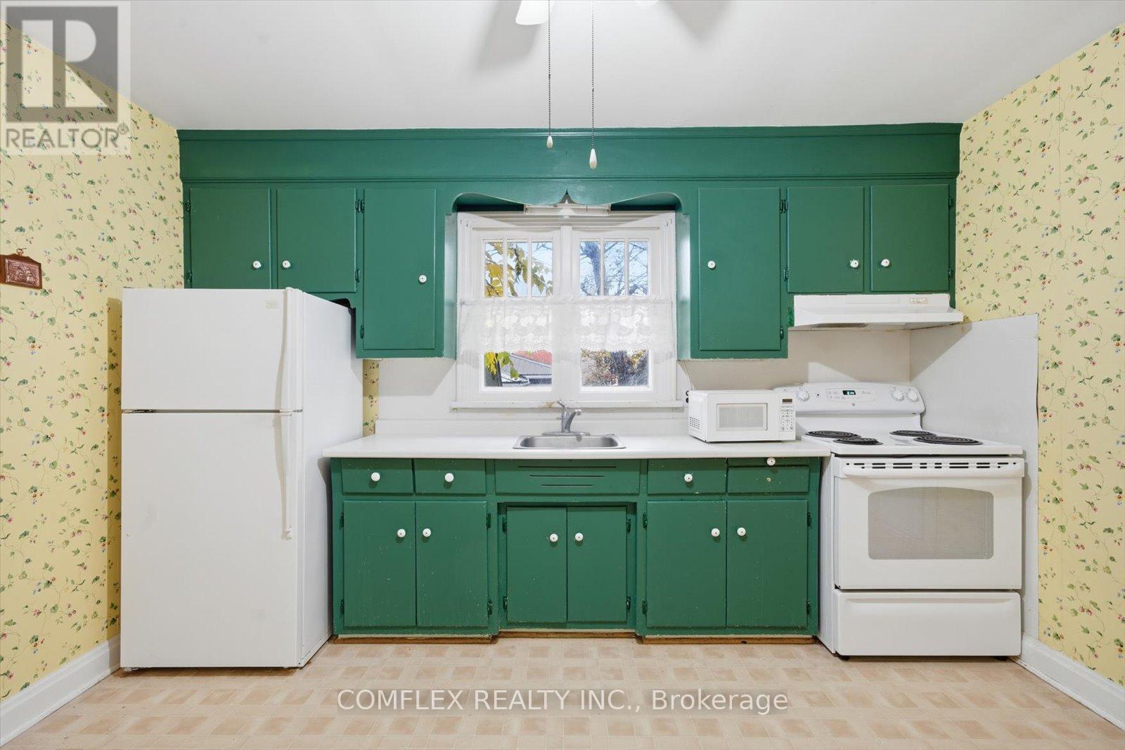 68 Cambridge Street N, Kawartha Lakes, ON - Indoor Photo Showing Kitchen