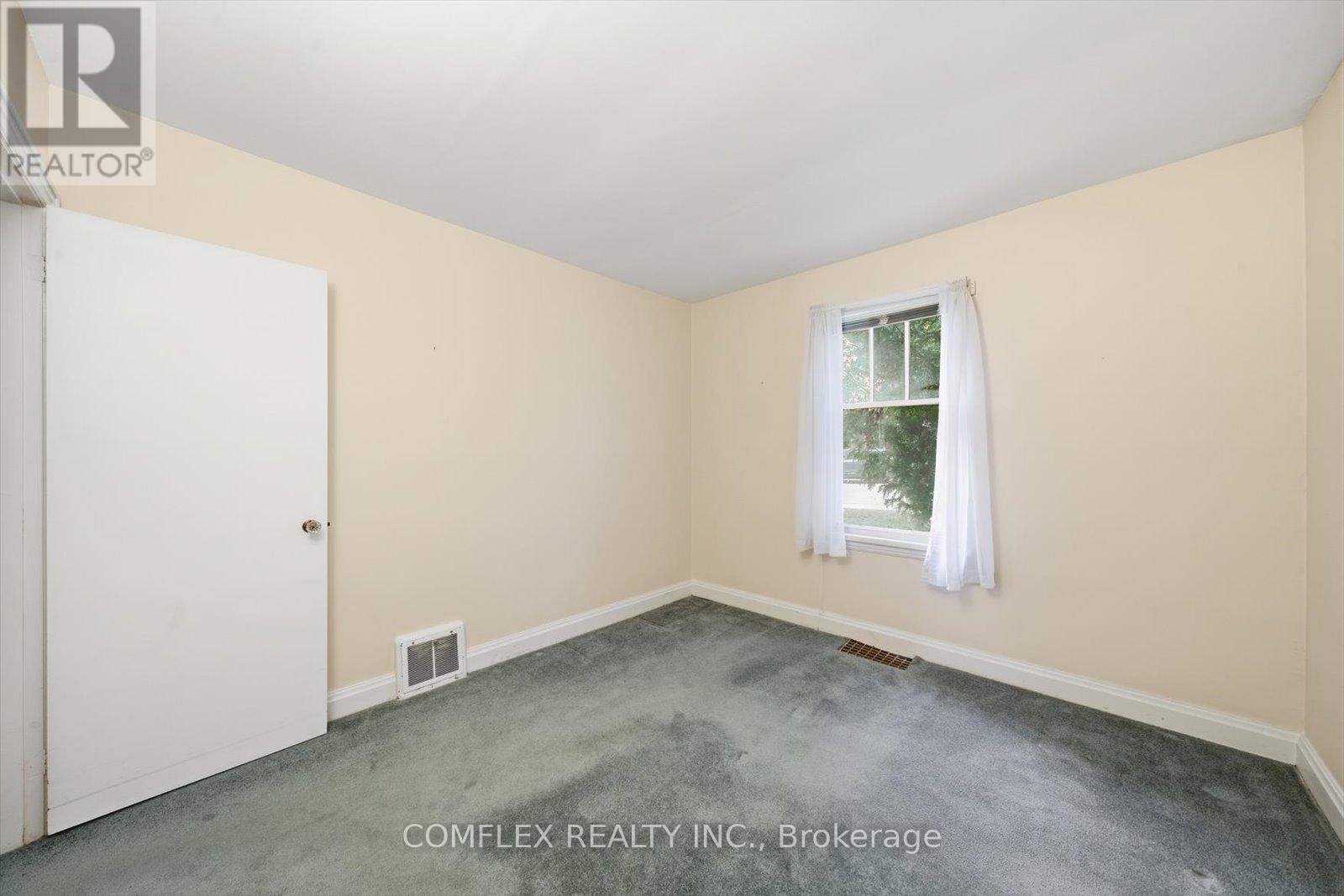 68 Cambridge Street N, Kawartha Lakes, ON - Indoor Photo Showing Other Room