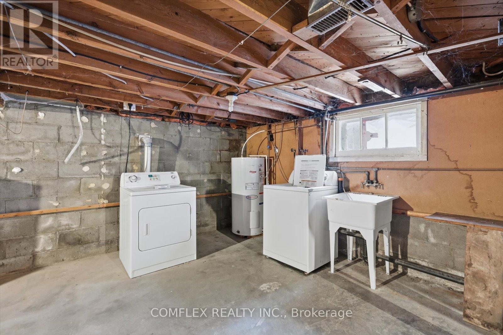 68 Cambridge Street N, Kawartha Lakes, ON - Indoor Photo Showing Laundry Room
