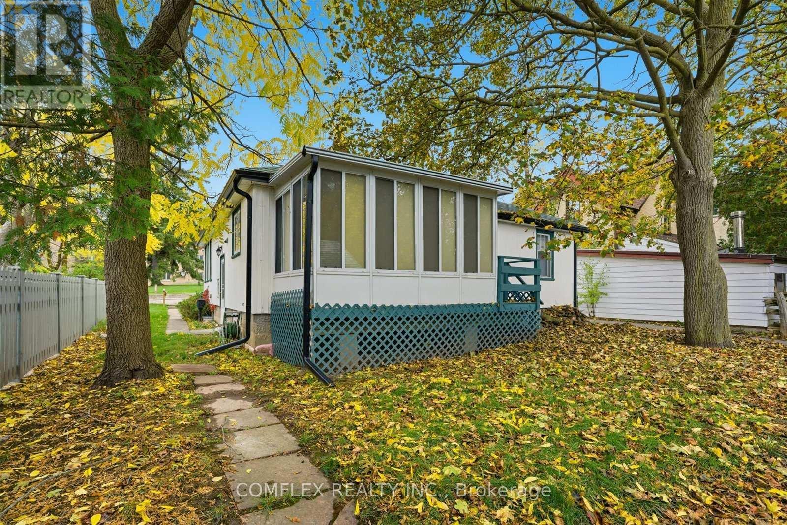 68 Cambridge Street N, Kawartha Lakes, ON - Outdoor