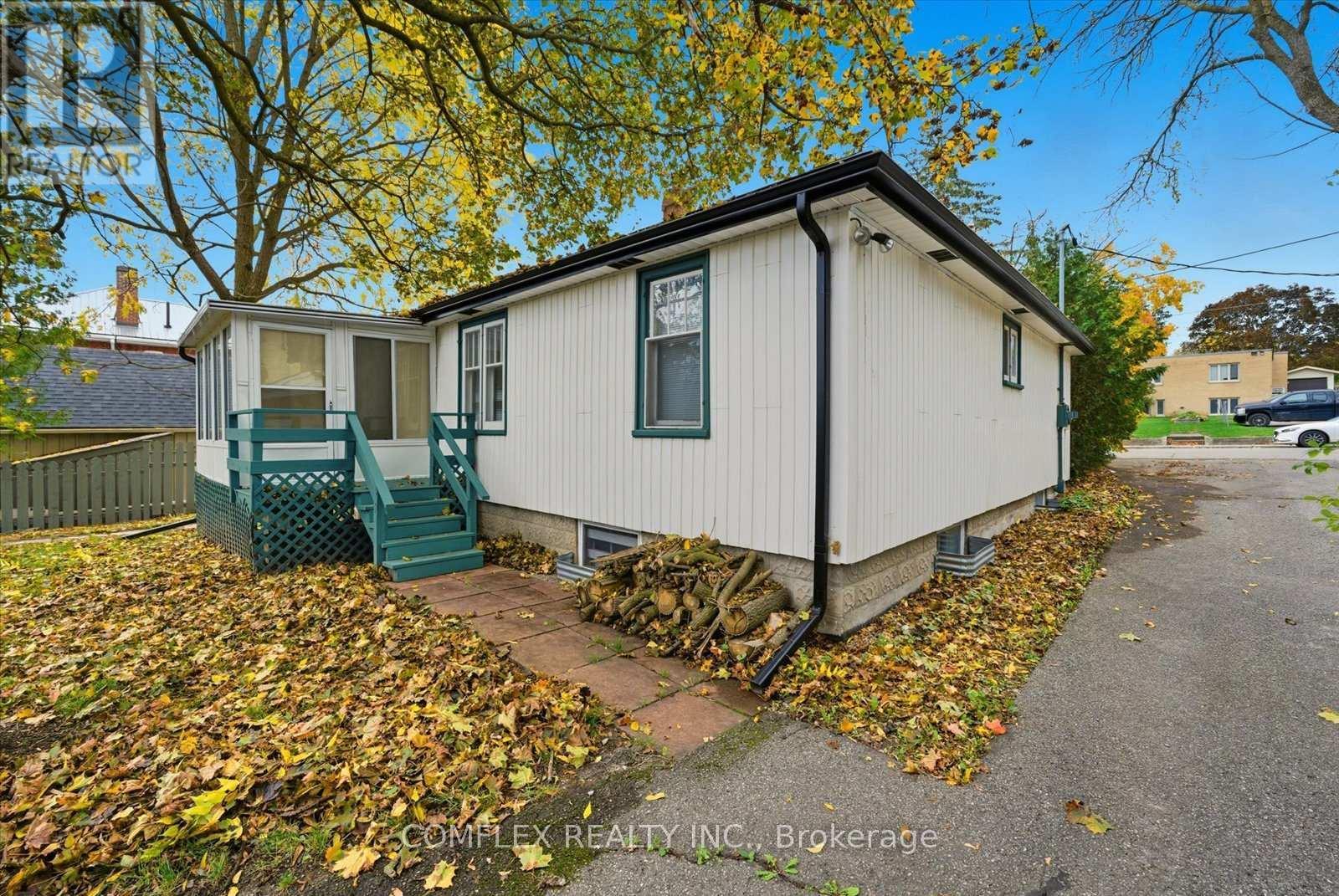 68 Cambridge Street N, Kawartha Lakes, ON - Outdoor