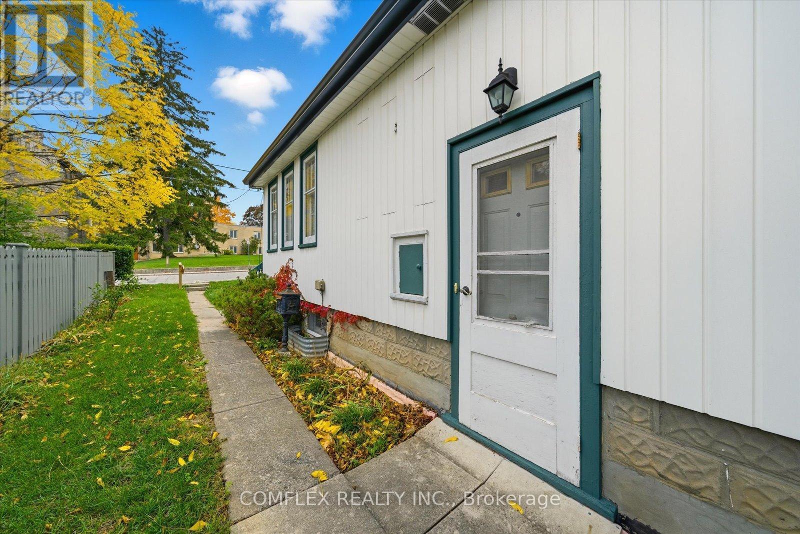 68 Cambridge Street N, Kawartha Lakes, ON - Outdoor With Exterior