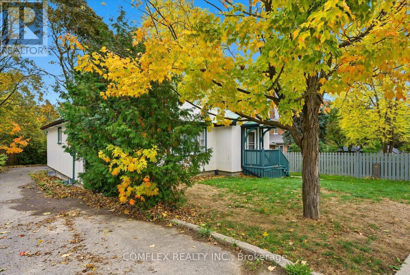 68 Cambridge Street N, Kawartha Lakes, ON - Outdoor