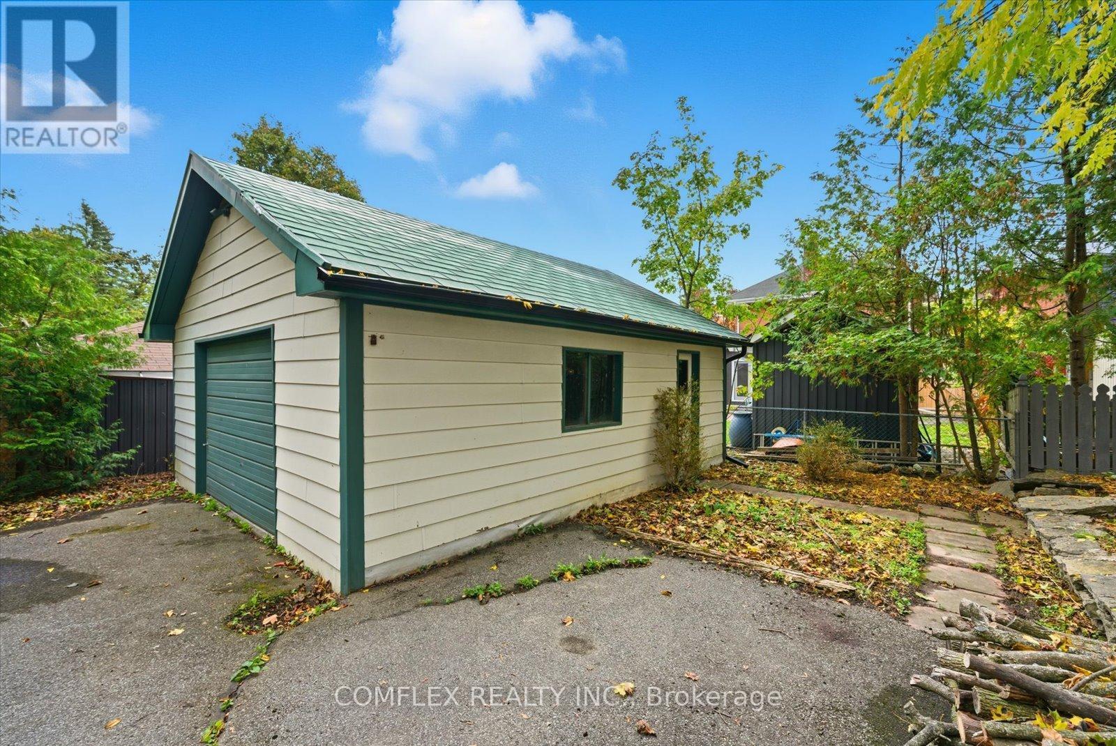 68 Cambridge Street N, Kawartha Lakes, ON - Outdoor