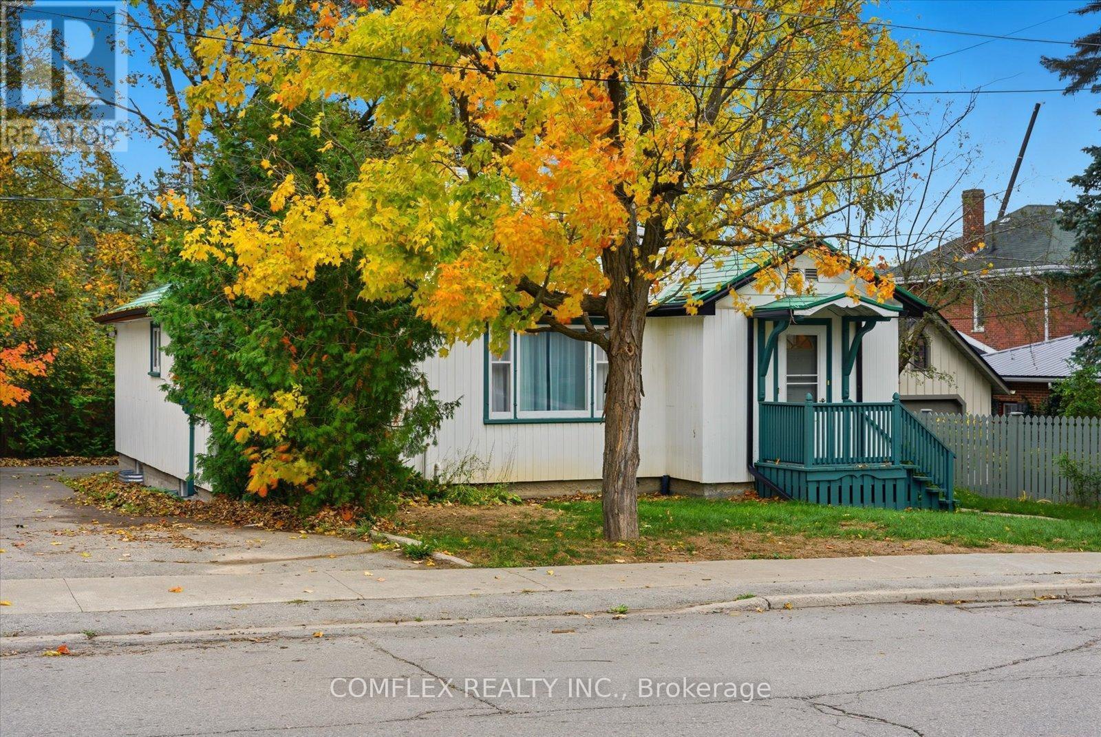 68 Cambridge Street N, Kawartha Lakes, ON - Outdoor