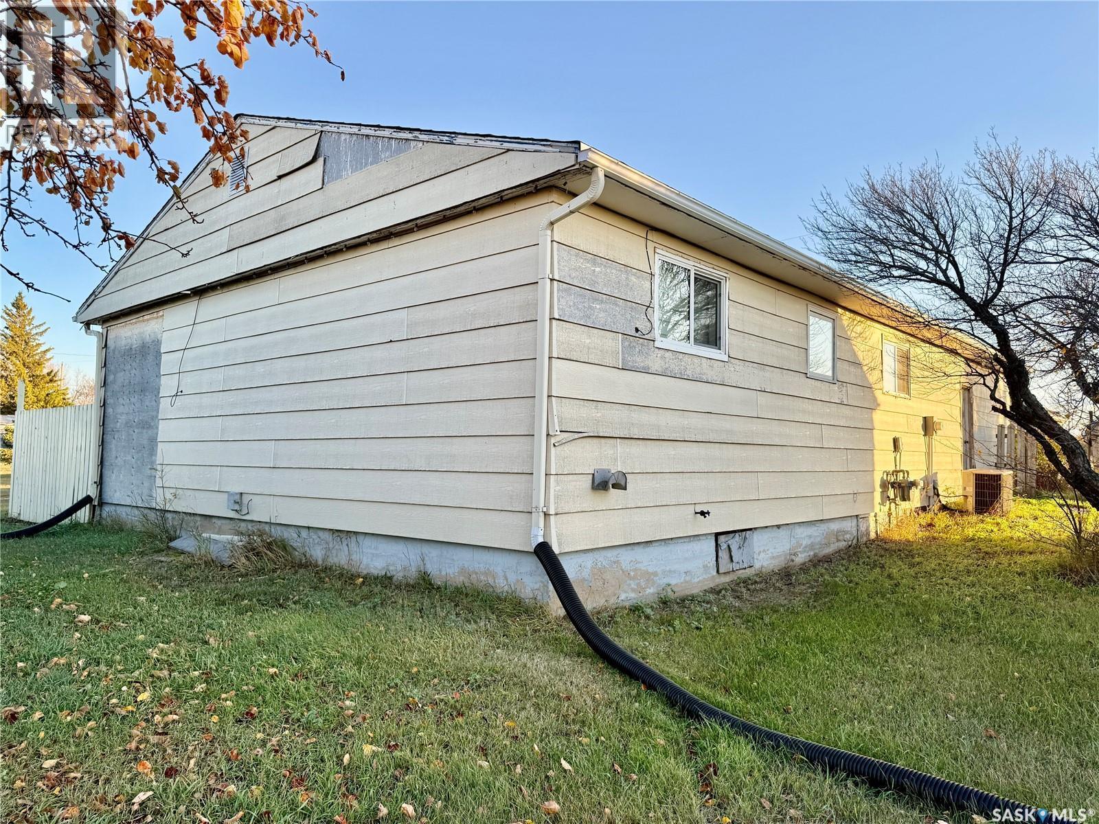 100 Main Street, Aylesbury, SK - Outdoor With Exterior