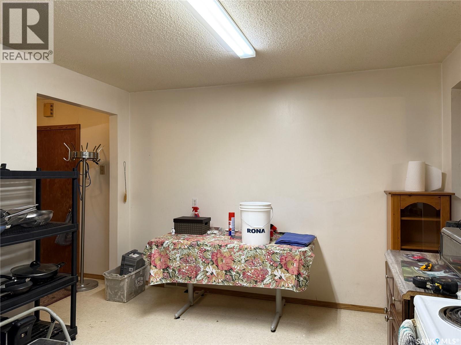 100 Main Street, Aylesbury, SK - Indoor