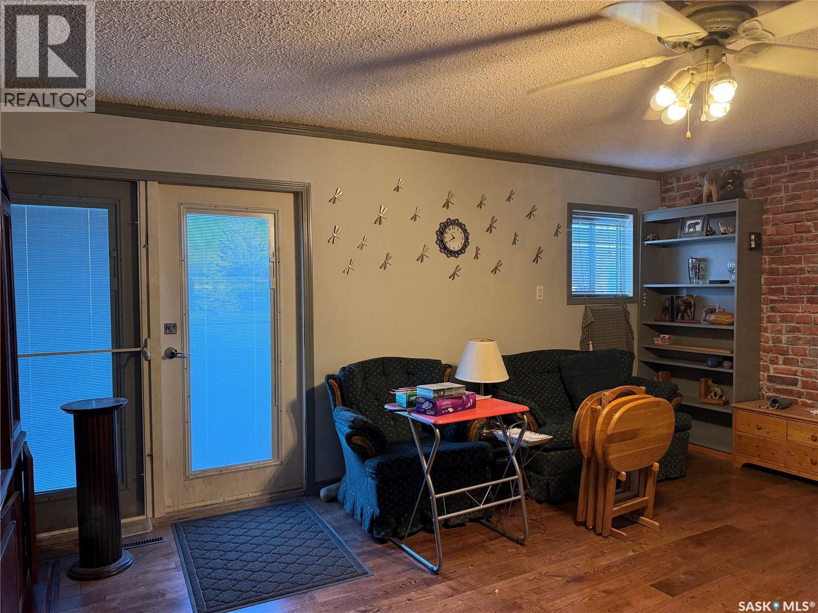 100 Main Street, Aylesbury, SK - Indoor