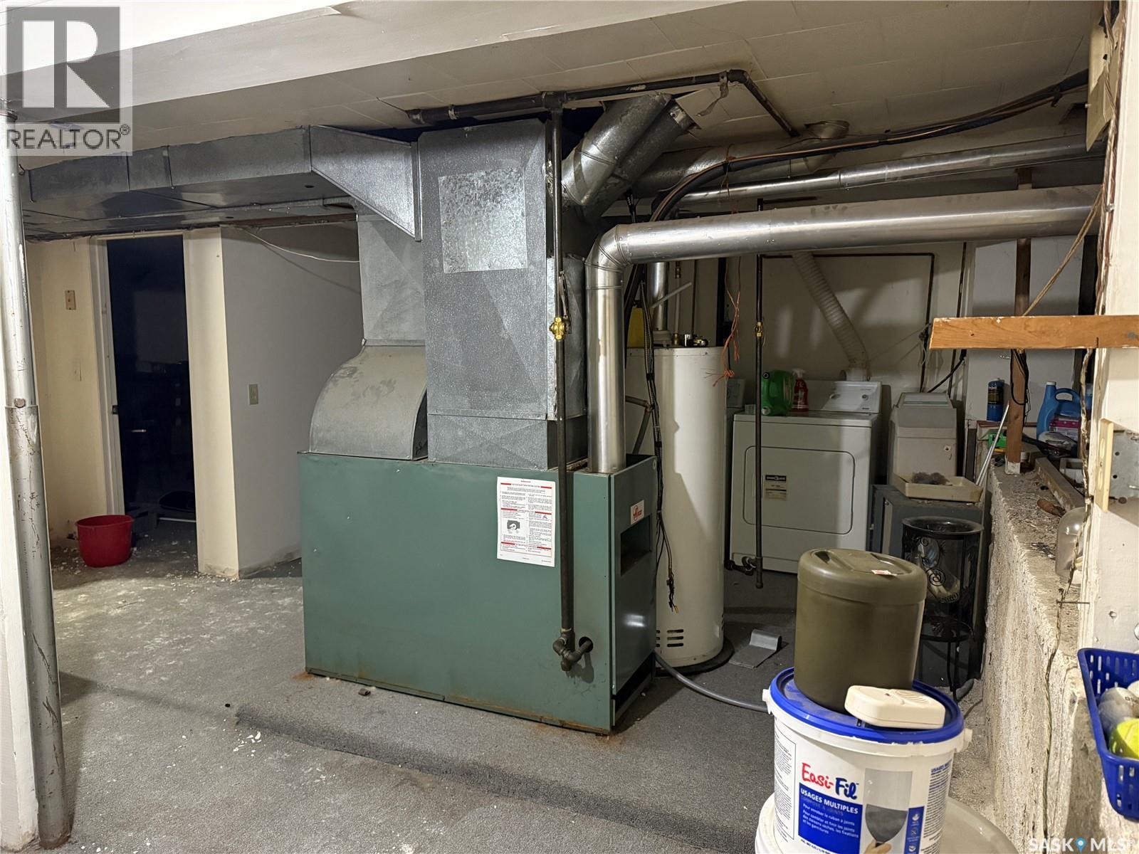 100 Main Street, Aylesbury, SK - Indoor Photo Showing Basement