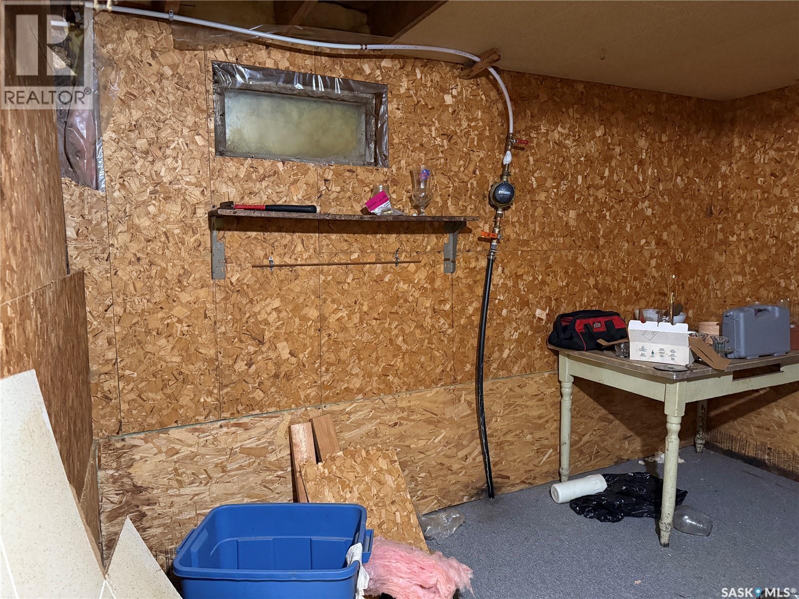 100 Main Street, Aylesbury, SK - Photo Showing Other Room