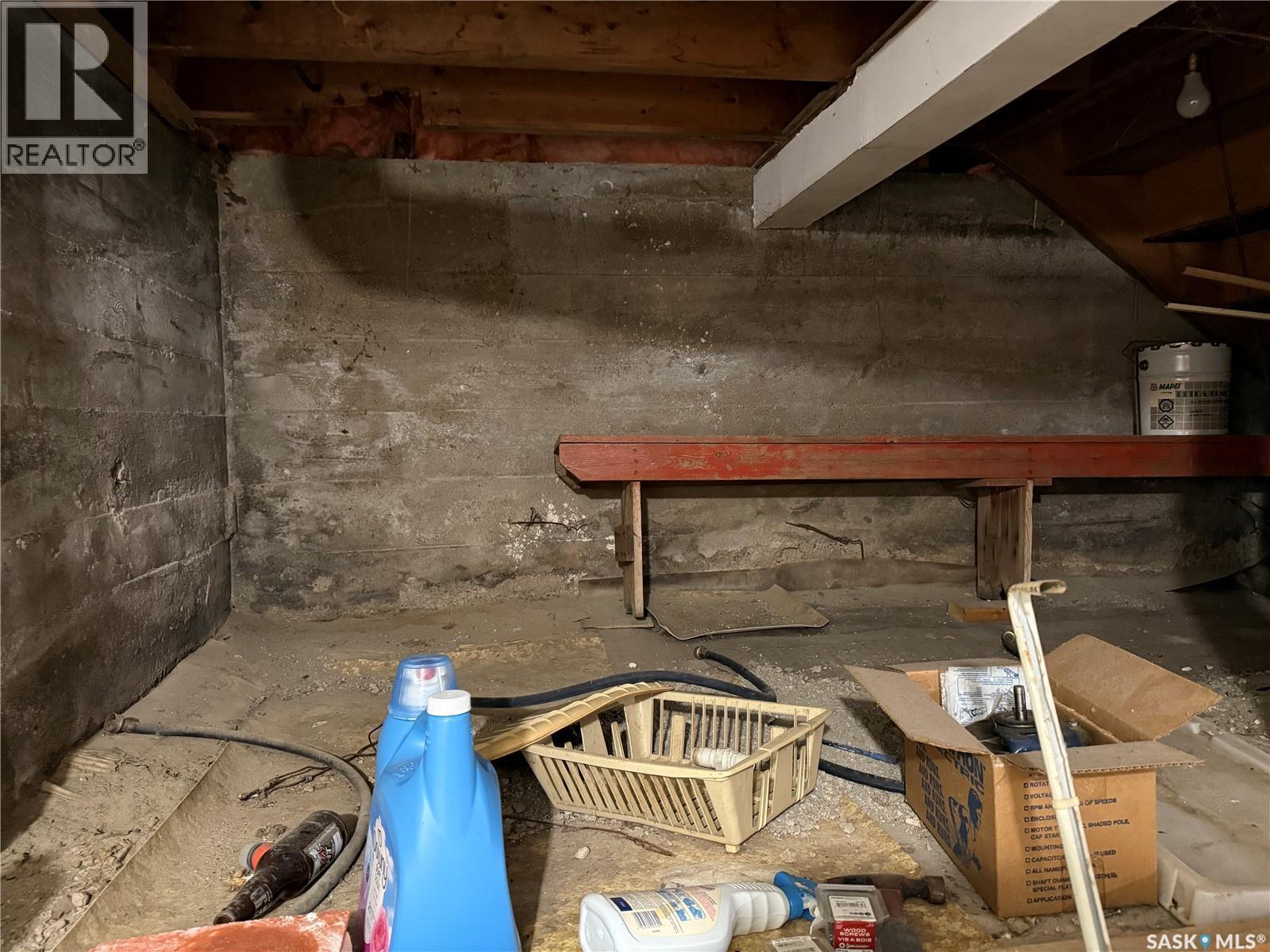 100 Main Street, Aylesbury, SK - Indoor