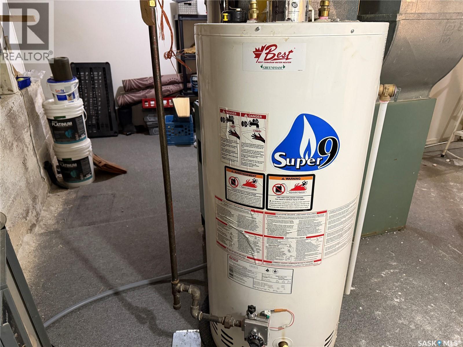 100 Main Street, Aylesbury, SK - Indoor Photo Showing Basement