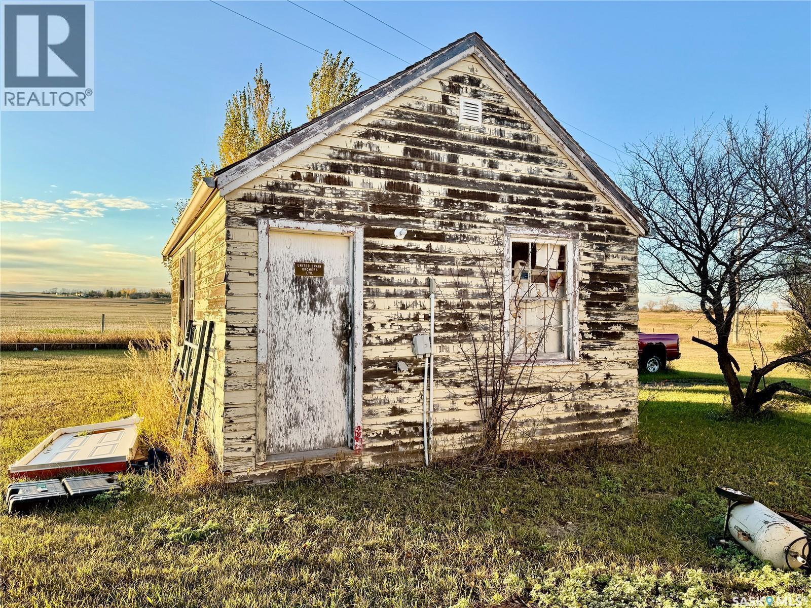 100 Main Street, Aylesbury, SK - Outdoor