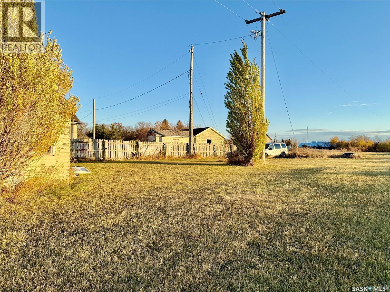 100 Main Street, Aylesbury, SK - Outdoor