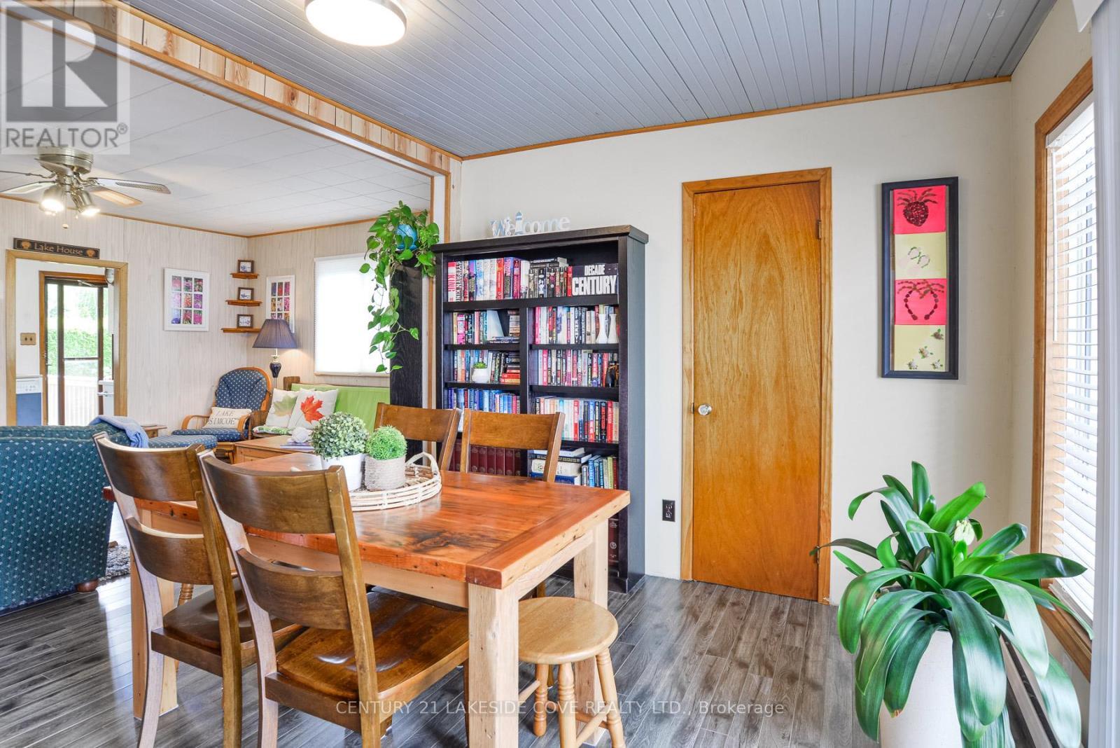2730 Lone Birch Trail N, Ramara, ON - Indoor Photo Showing Dining Room