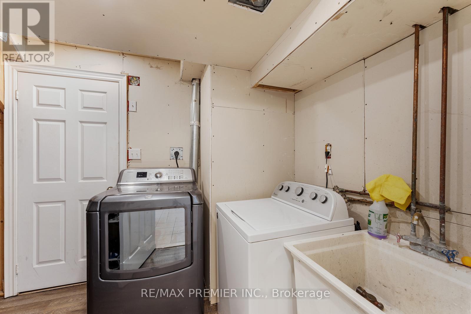 Basement - 26 Algarve Crescent, Toronto, ON - Indoor Photo Showing Laundry Room