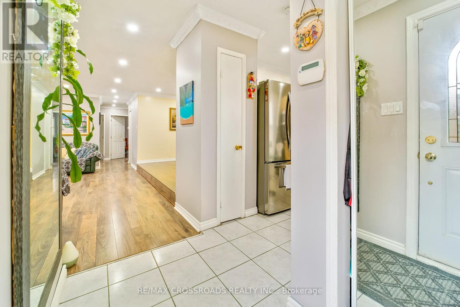 49 Tunmead Square, Toronto, ON - Indoor Photo Showing Other Room