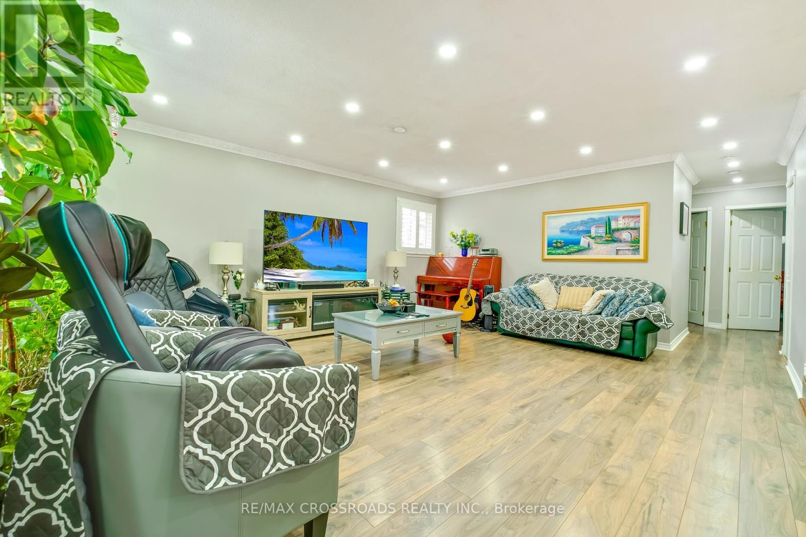 49 Tunmead Square, Toronto, ON - Indoor