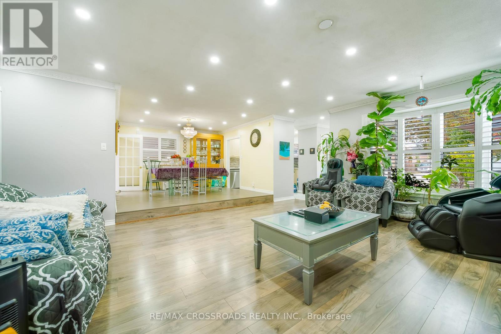 49 Tunmead Square, Toronto, ON - Indoor Photo Showing Living Room