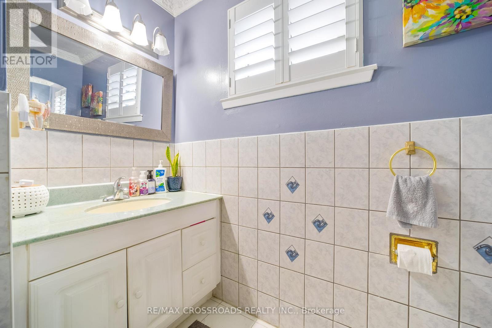 49 Tunmead Square, Toronto, ON - Indoor Photo Showing Bathroom