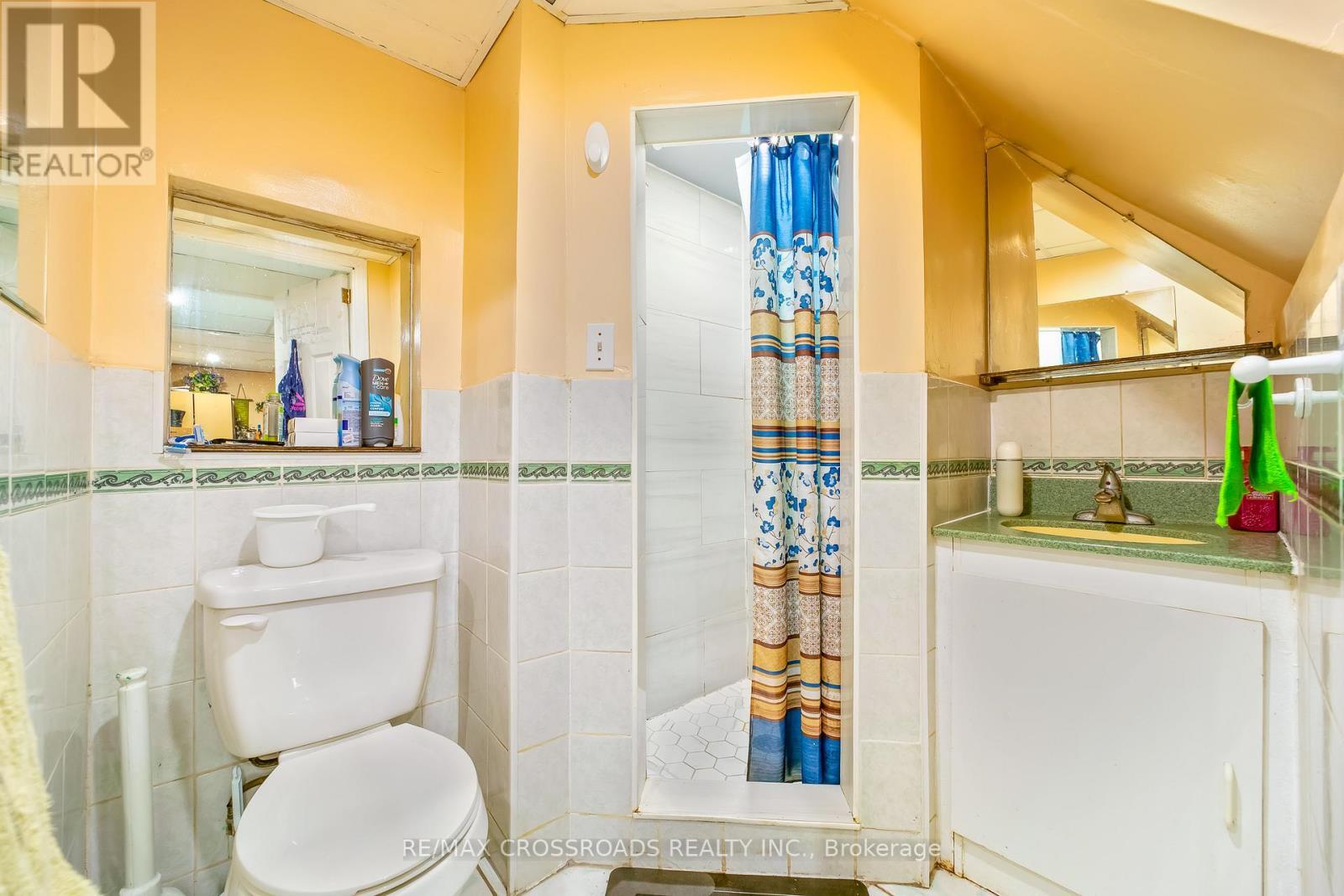 49 Tunmead Square, Toronto, ON - Indoor Photo Showing Bathroom