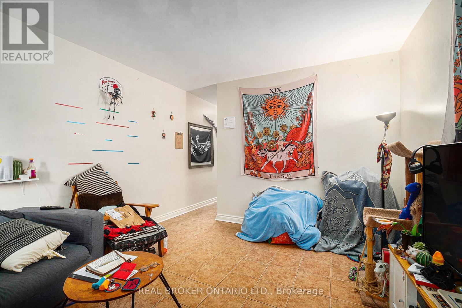 295 St. Andrew Street, Ottawa, ON - Indoor