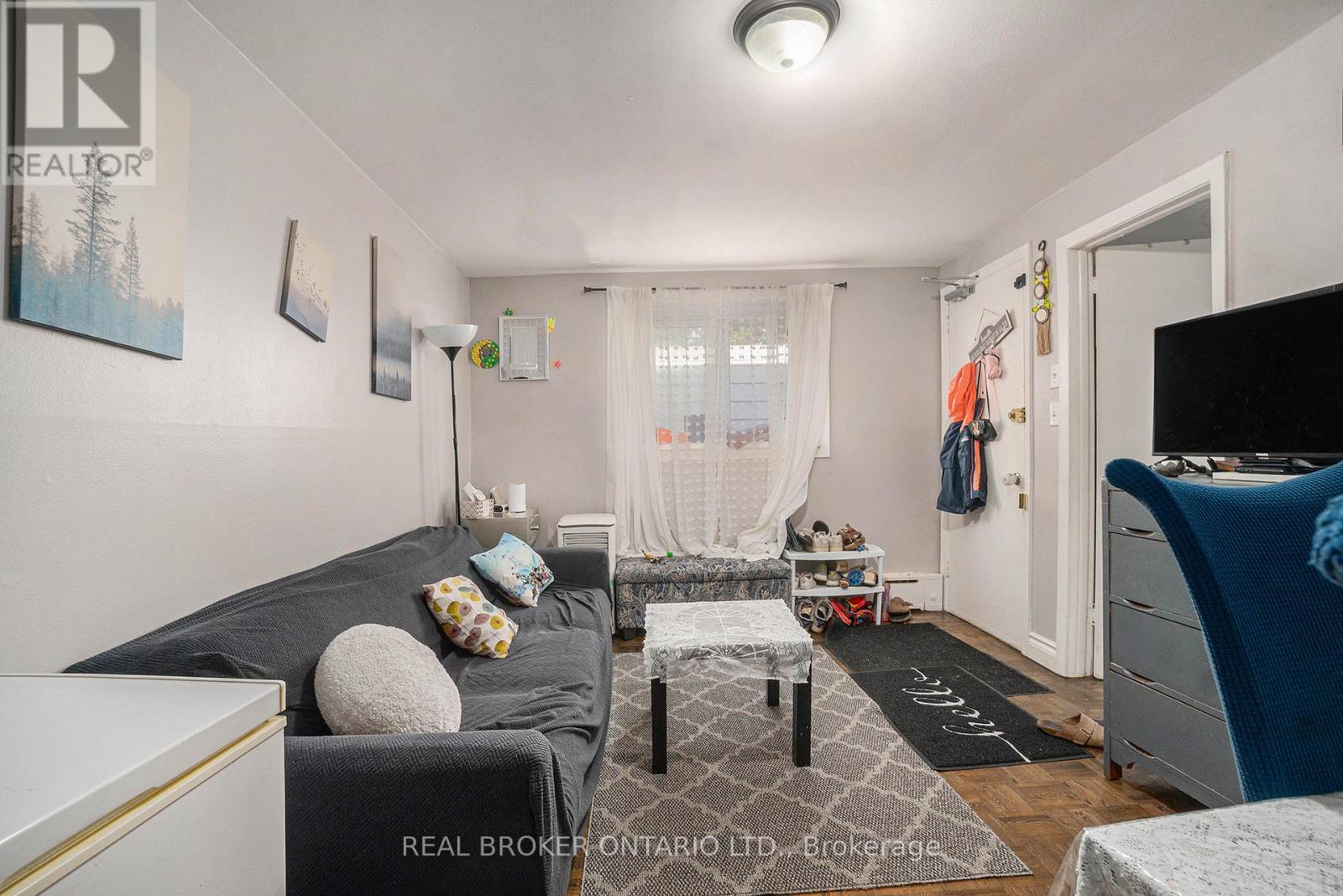 295 St. Andrew Street, Ottawa, ON - Indoor