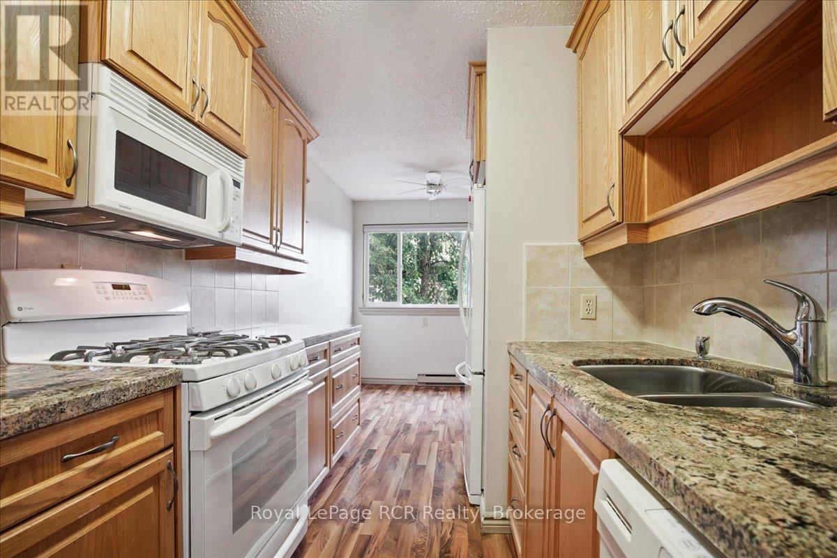 85 - 85 Laurie Crescent, Owen Sound, ON - Indoor Photo Showing Kitchen With Double Sink